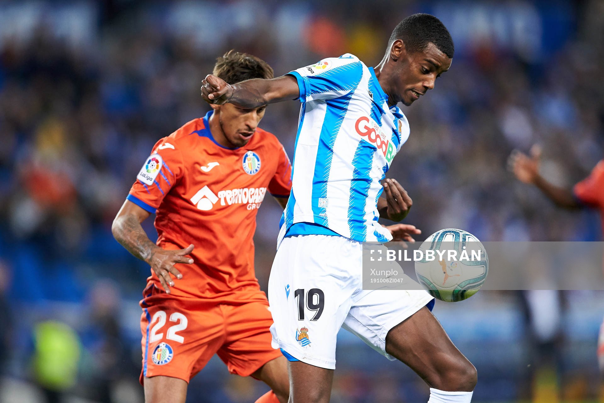 Alexander Isak of Real Sociedad dispute the ball with