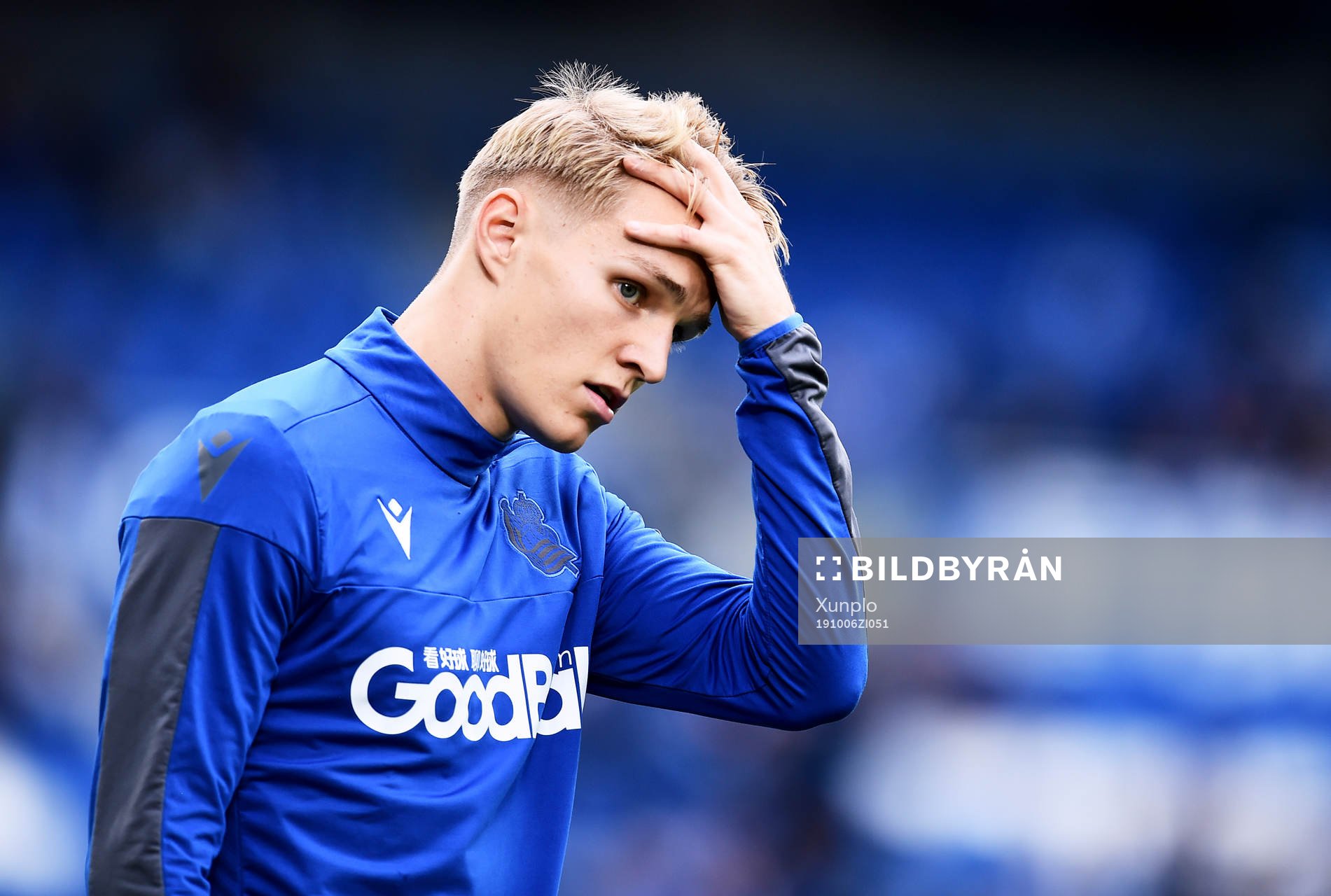 Martin Odegaard of Real Sociedad  warms up