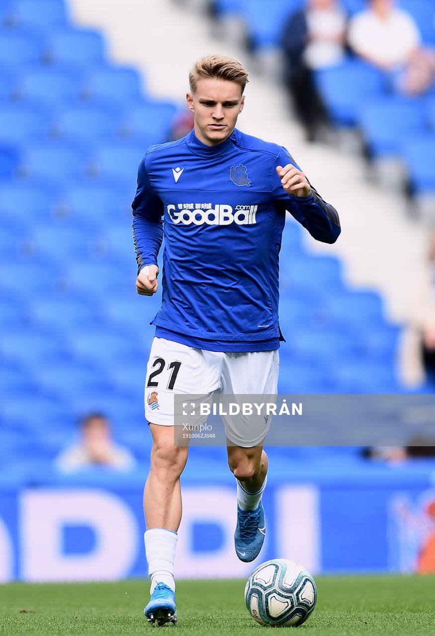 Martin Odegaard of Real Sociedad  warms up