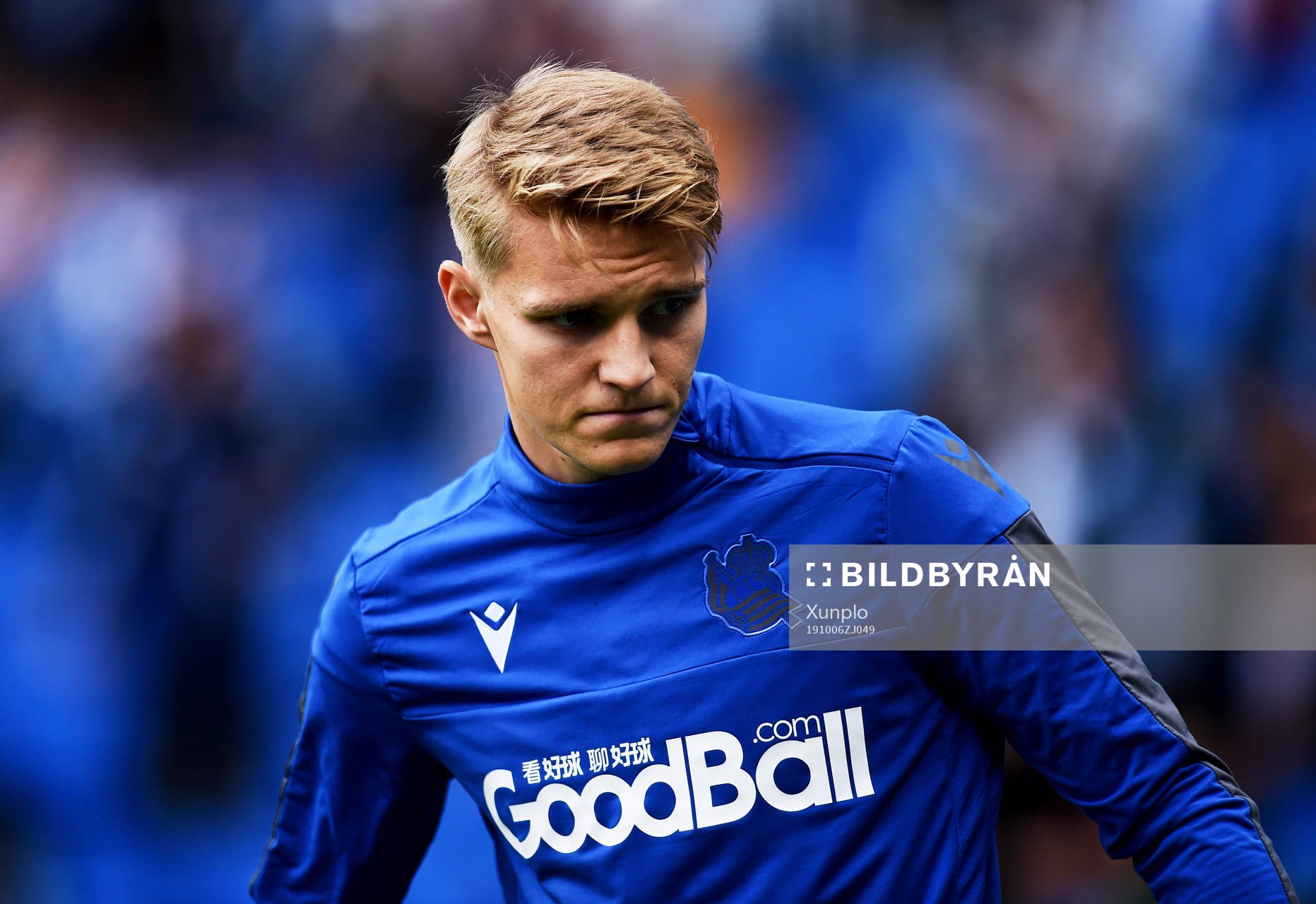 Martin Odegaard of Real Sociedad  warms up