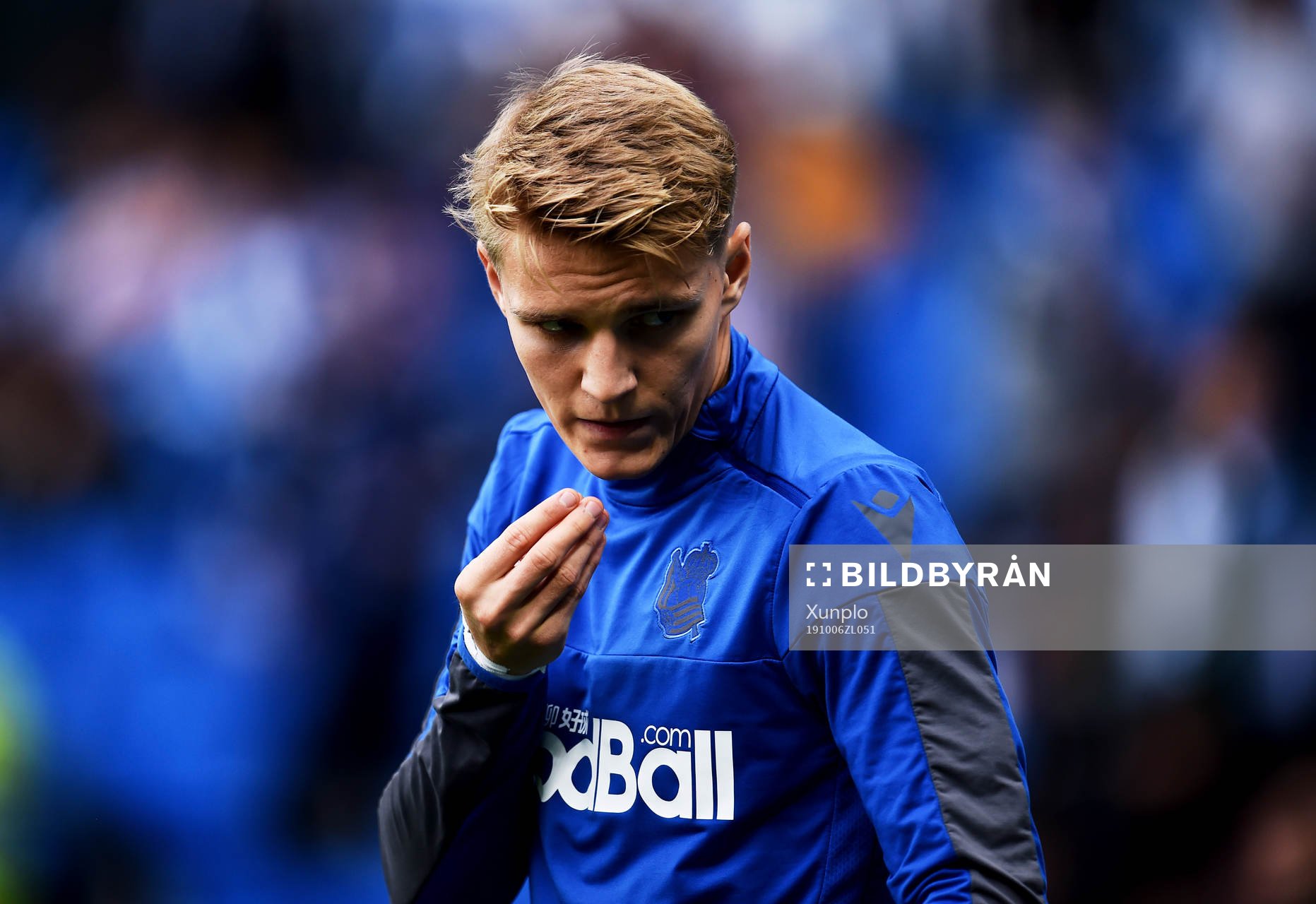 Martin Odegaard of Real Sociedad  warms up