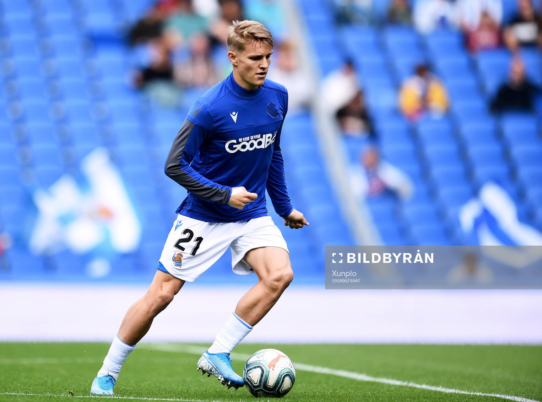 Martin Odegaard of Real Sociedad  warms up