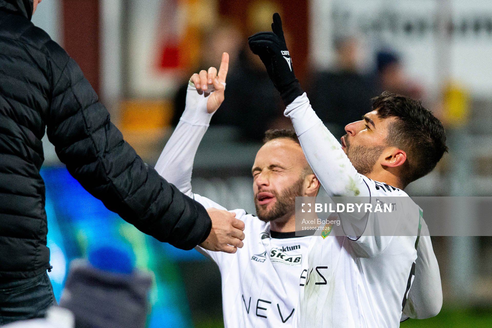 GAIS Leonard Pllana och Paulo Marcelo jublar