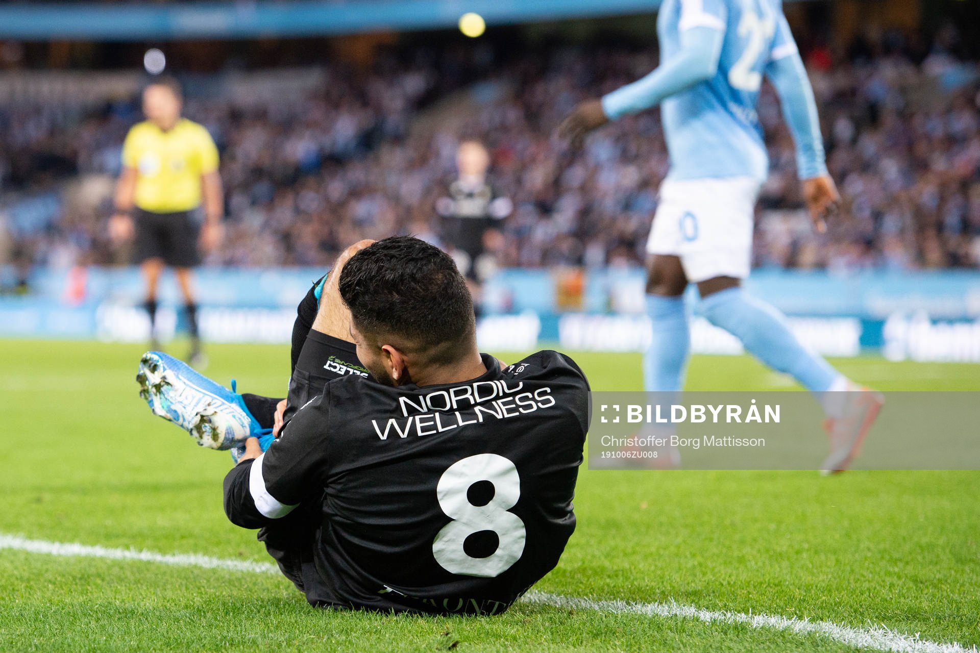 IFK Göteborgs Hosam Aiesh tar sig för foten