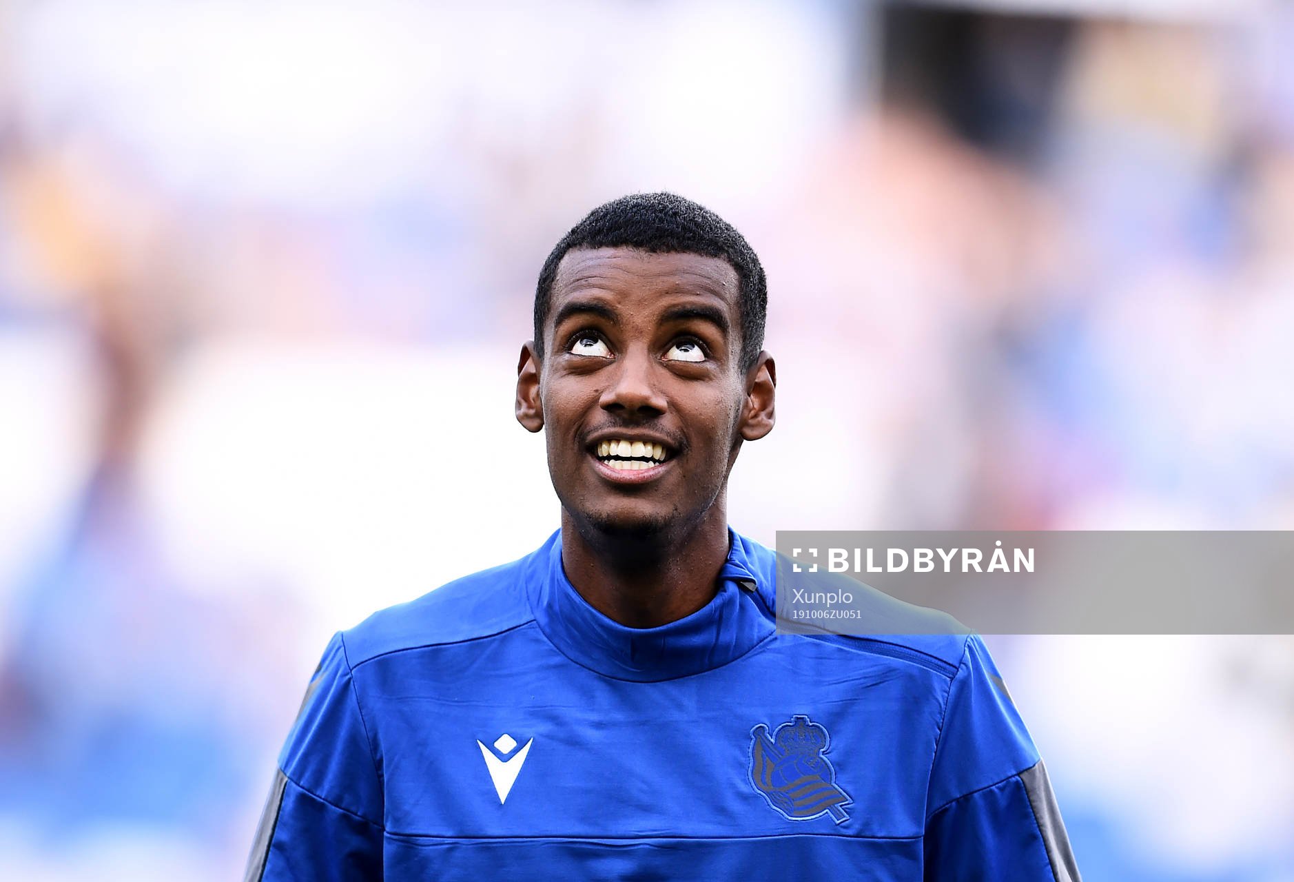 Alexander Isak of Real Sociedad  warms up
