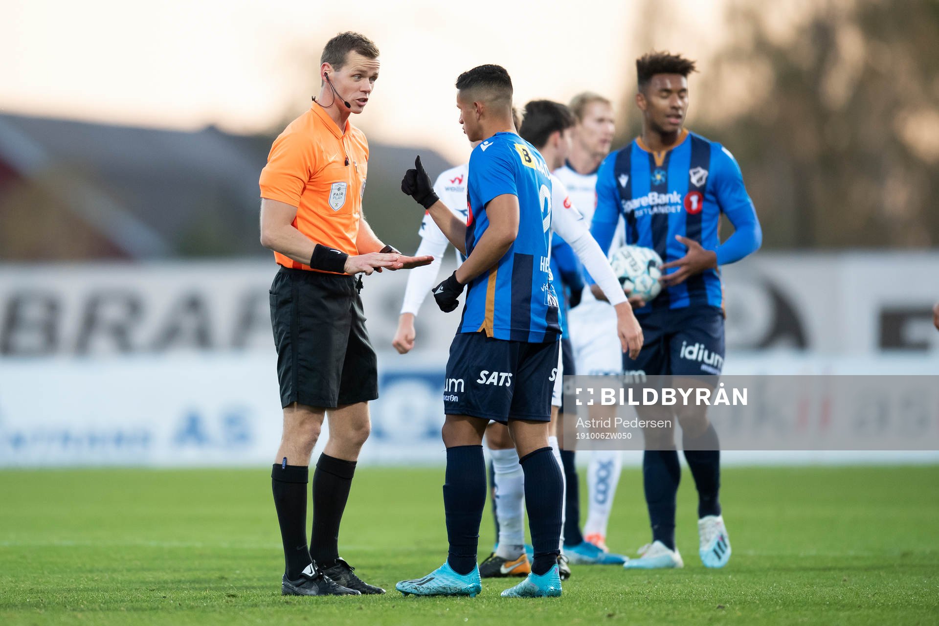 Sigurd Smehus Kringstad, referee, and Ronald Hernández of Stabæk during the Eliteserien match between Stabæk and Viking on October 6, 2019 in Bekkestua.