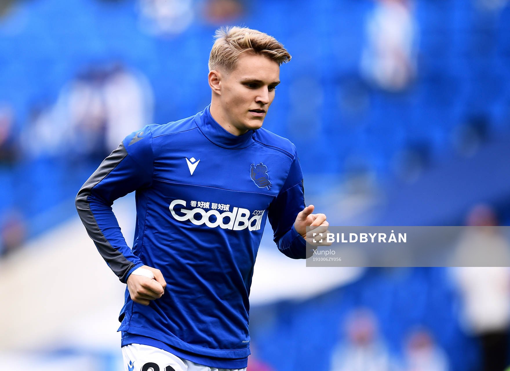 Martin Odegaard of Real Sociedad  warms up