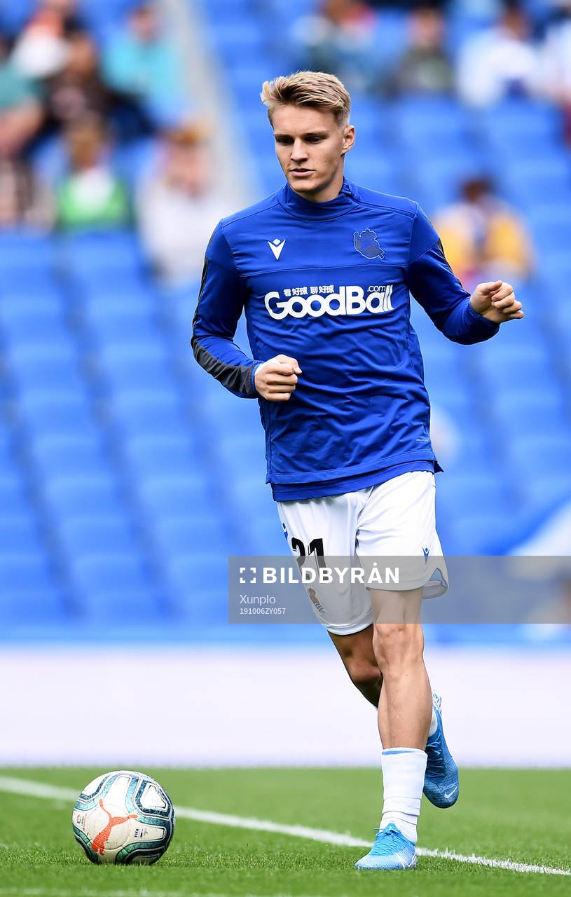 Martin Odegaard of Real Sociedad  warms up