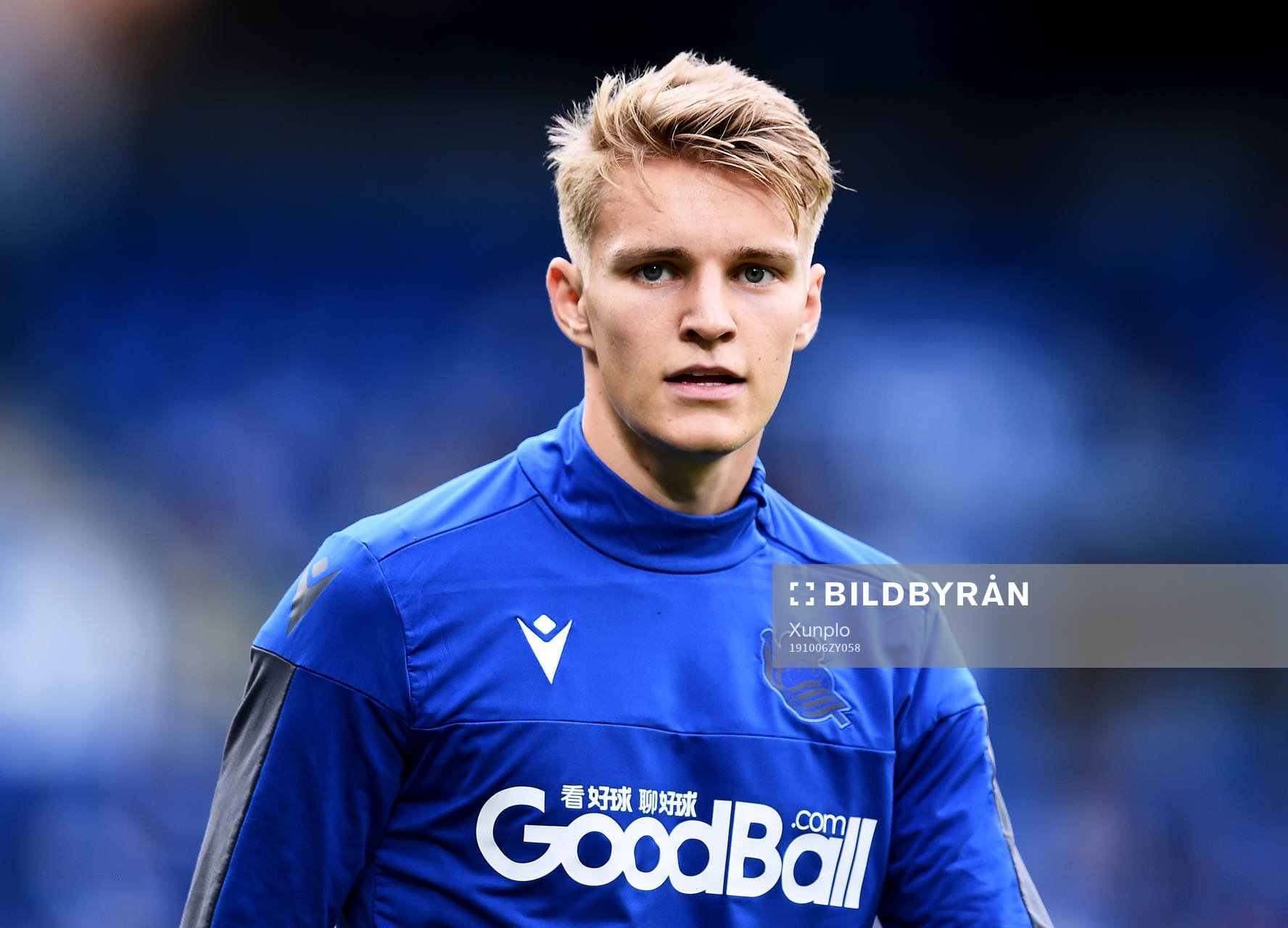 Martin Odegaard of Real Sociedad  warms up