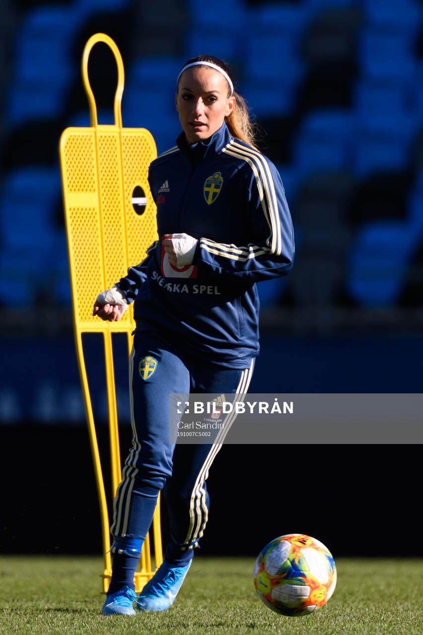 Sveriges Kosovare Asllani under en träning med det svenska damlandslaget i fotboll den 7 oktober 2019 i Göteborg.