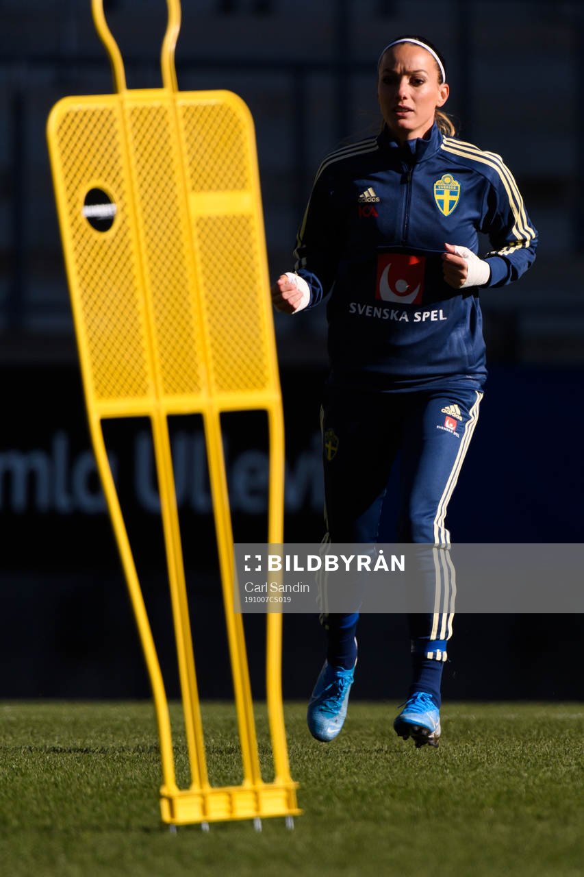 Sveriges Kosovare Asllani