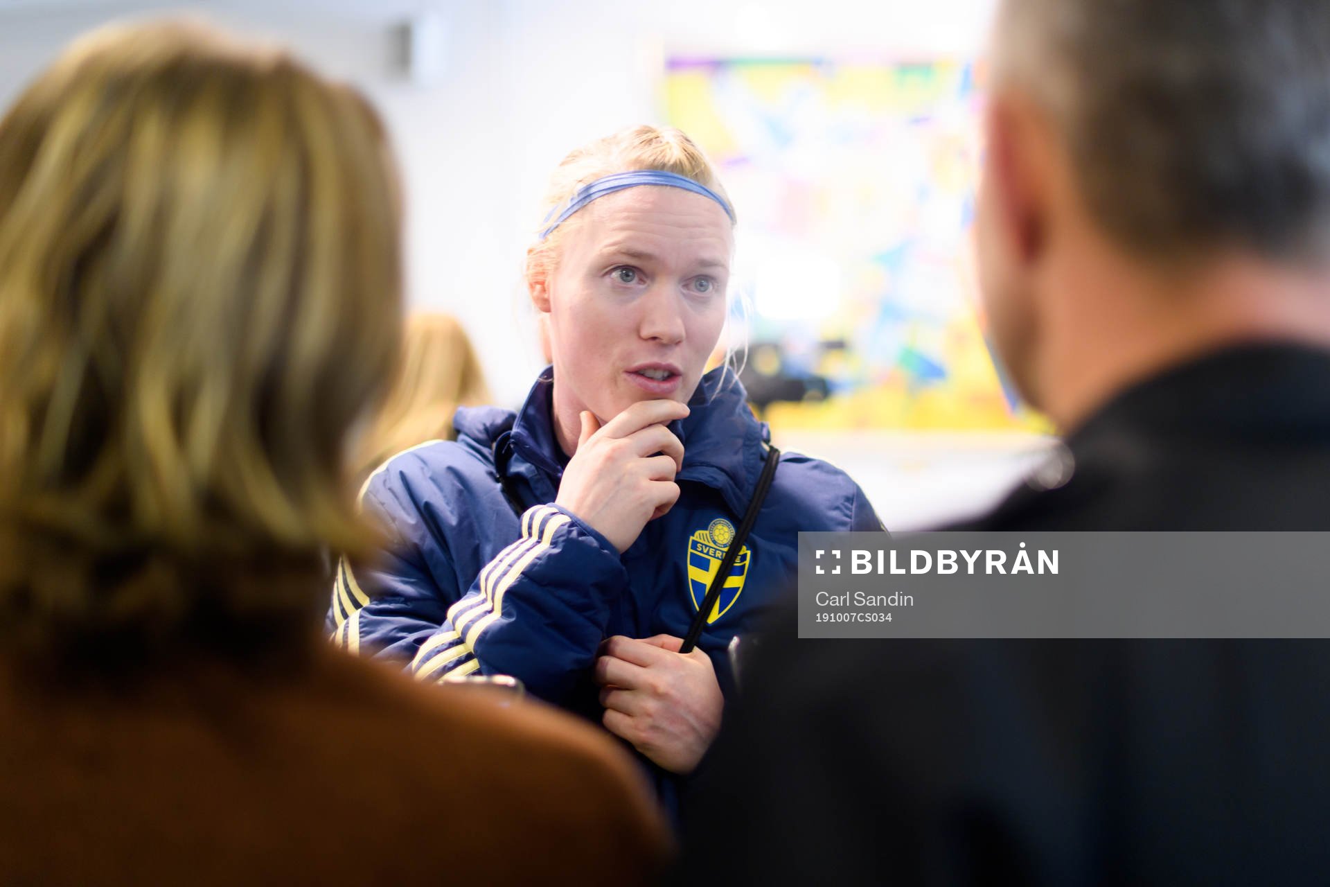 Sveriges målvakt Hedvig Lindahl blir intervjuad efter en träning med det svenska damlandslaget i fotboll den 7 oktober 2019 i Göteborg.