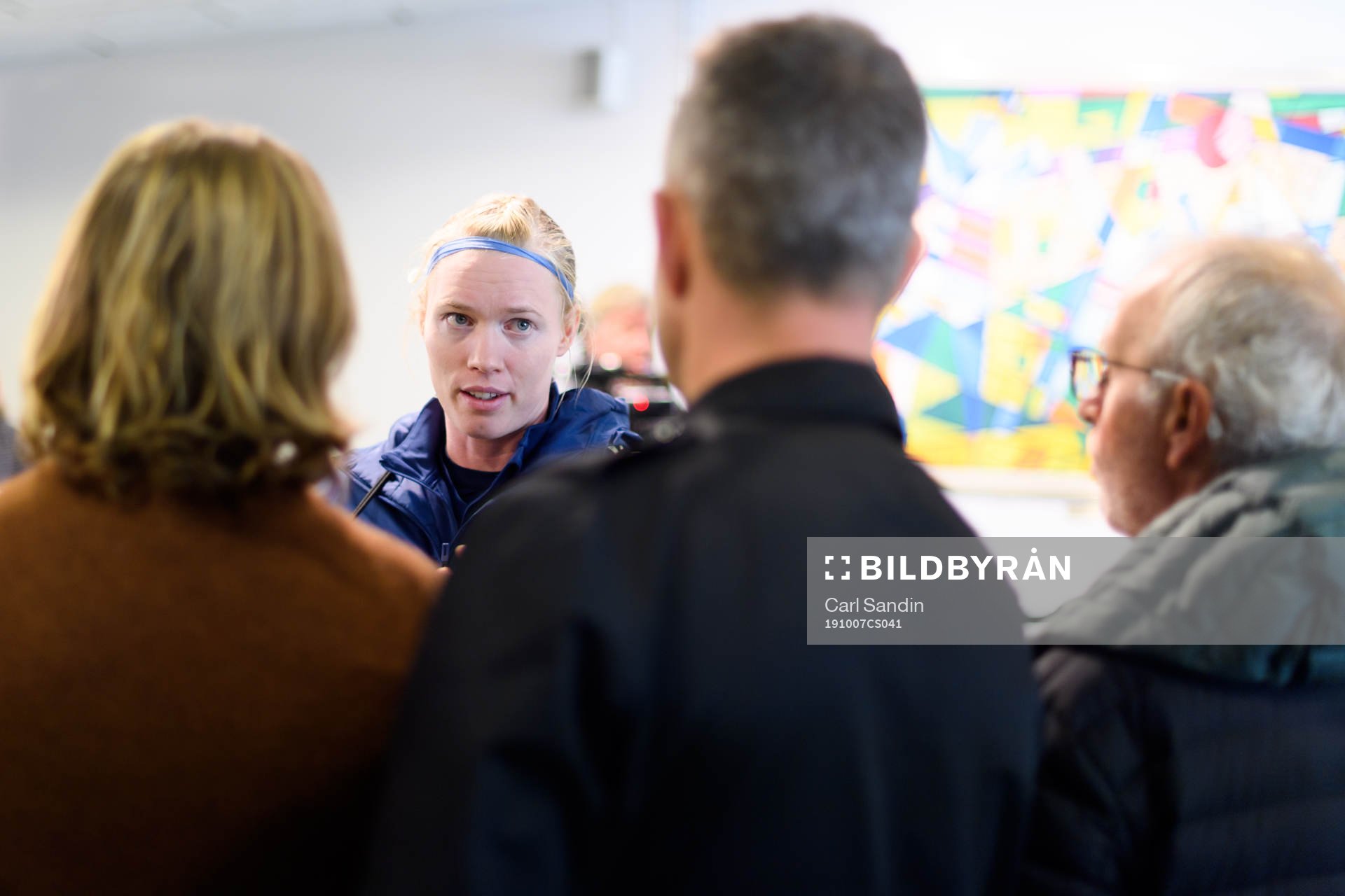 Sveriges målvakt Hedvig Lindahl blir intervjuad