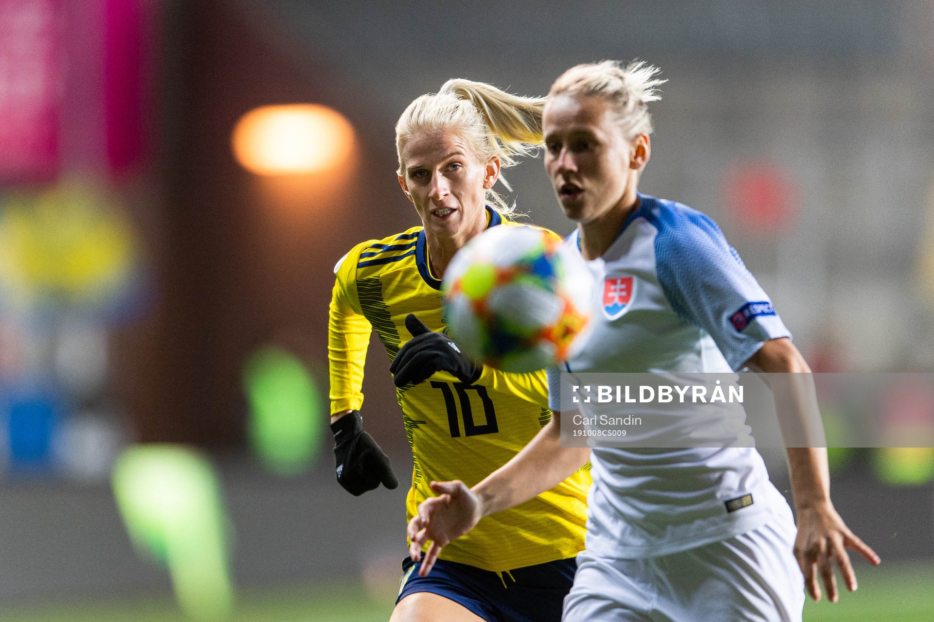 Sofia Jakobsson of Sweden and Andrea Horvathova of Slovakia
