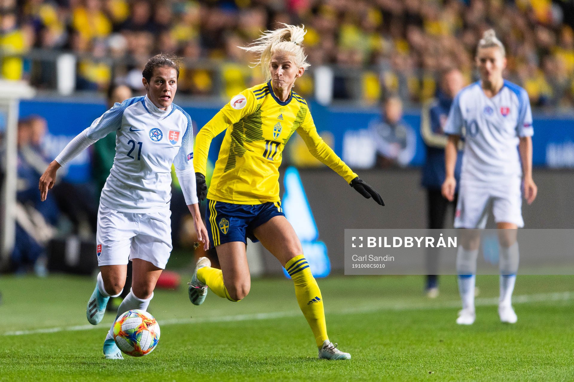 Martina Surnovska of Slovakia and Sofia Jakobsson of Sweden