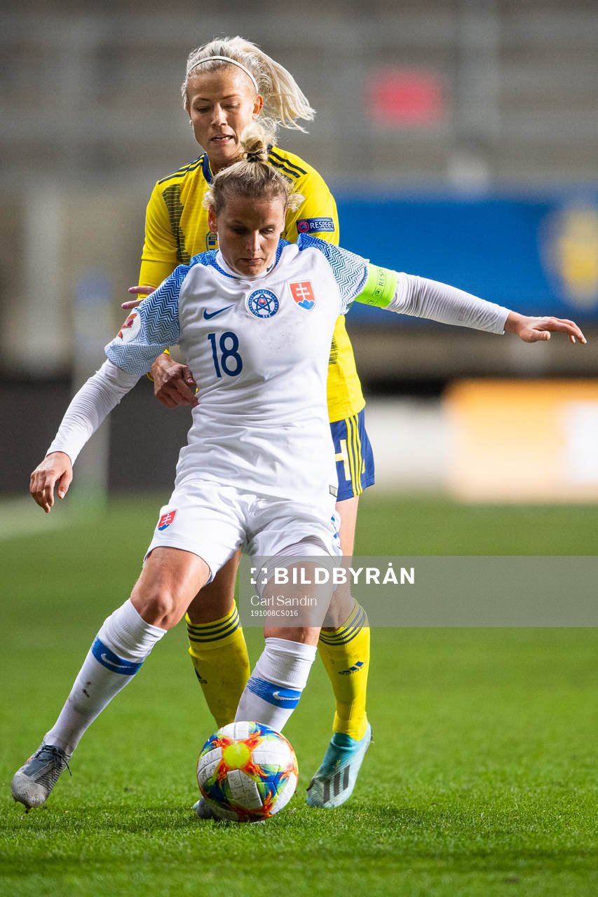 Hanna Glas of Sweden and Dominika Skorvankova of Slovakia