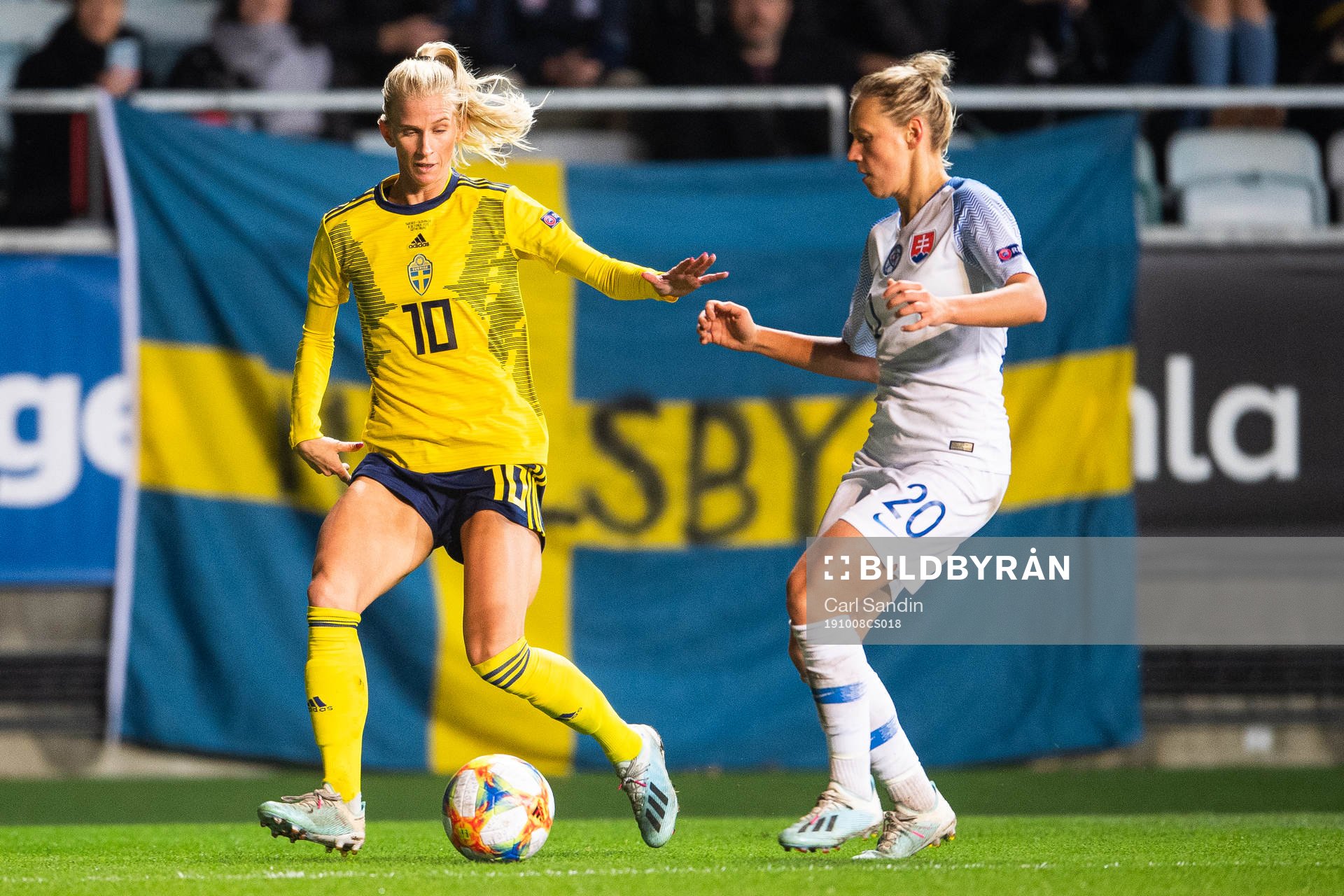 Sofia Jakobsson of Sweden and Andrea Horvathova of Slovakia