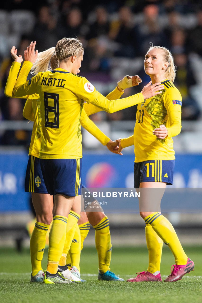 Lina Hurtig and Stina Blackstenius celebrate