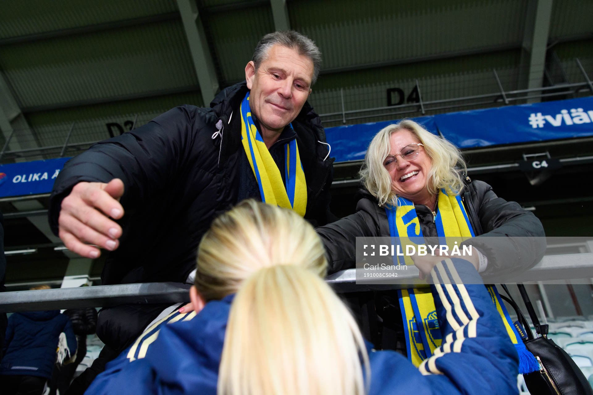 Rebecka Blomqvist of Sweden with her father and mother