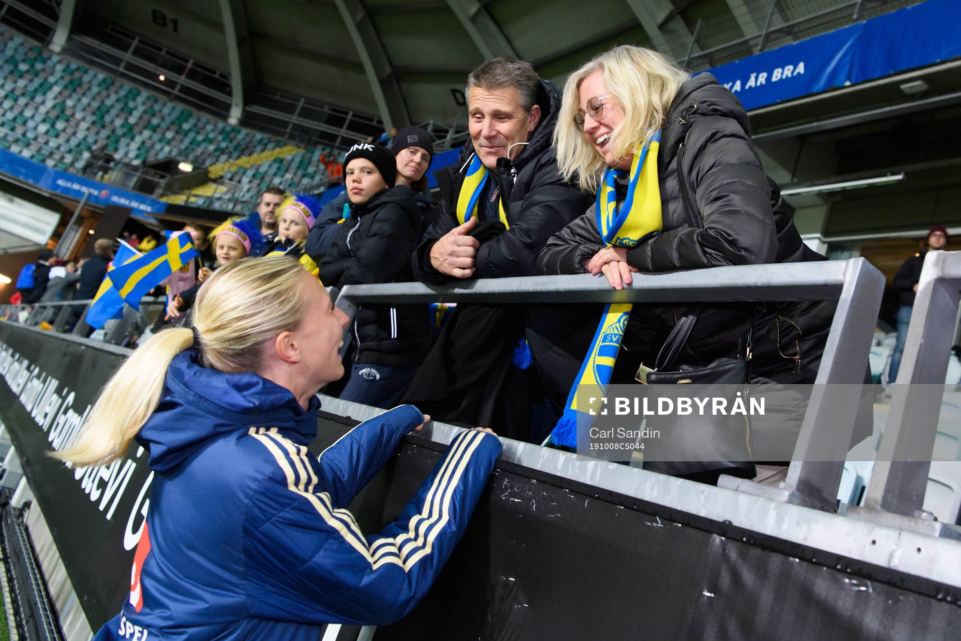 Rebecka Blomqvist of Sweden with her father and mother