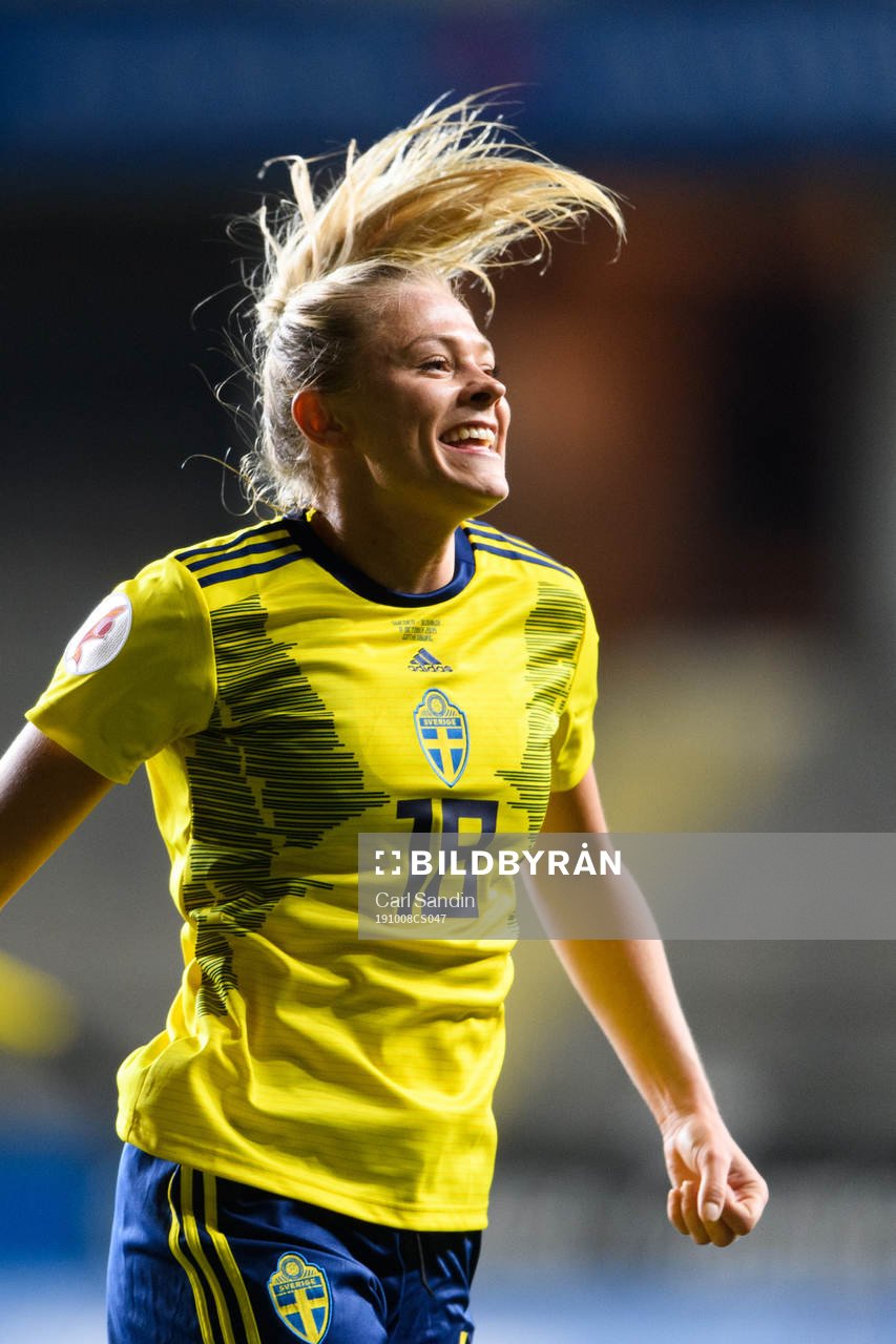 Fridolina Rolfö of Sweden celebrates