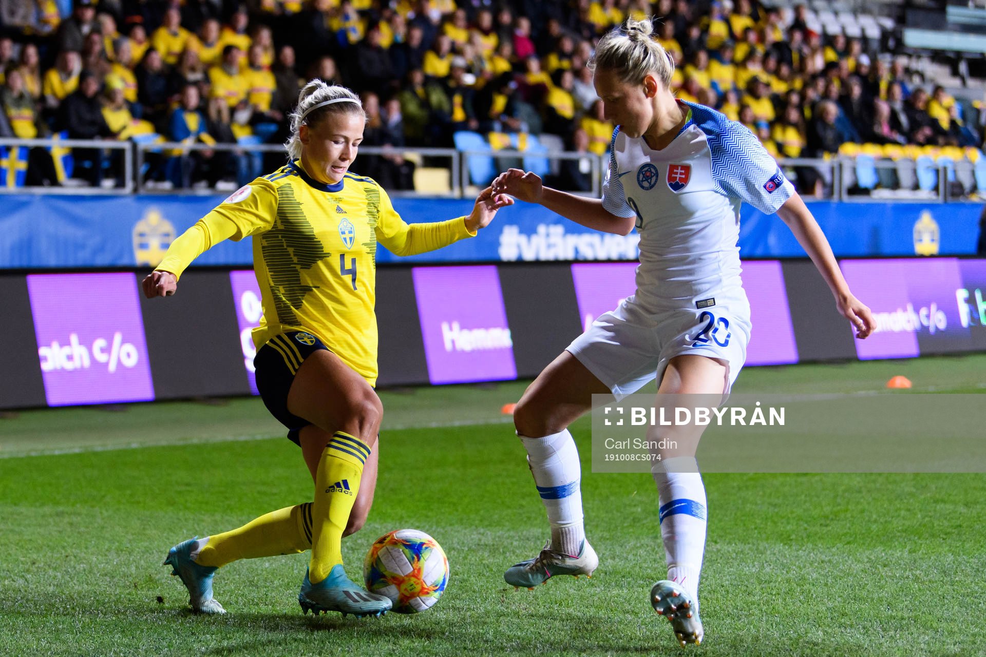 Hanna Glas of Sweden and Andrea Horvathova of Slovakia
