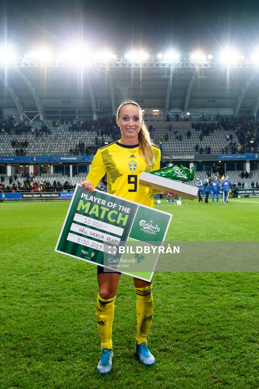 Kosovare Asllani of Sweden is awarded ”Player of the