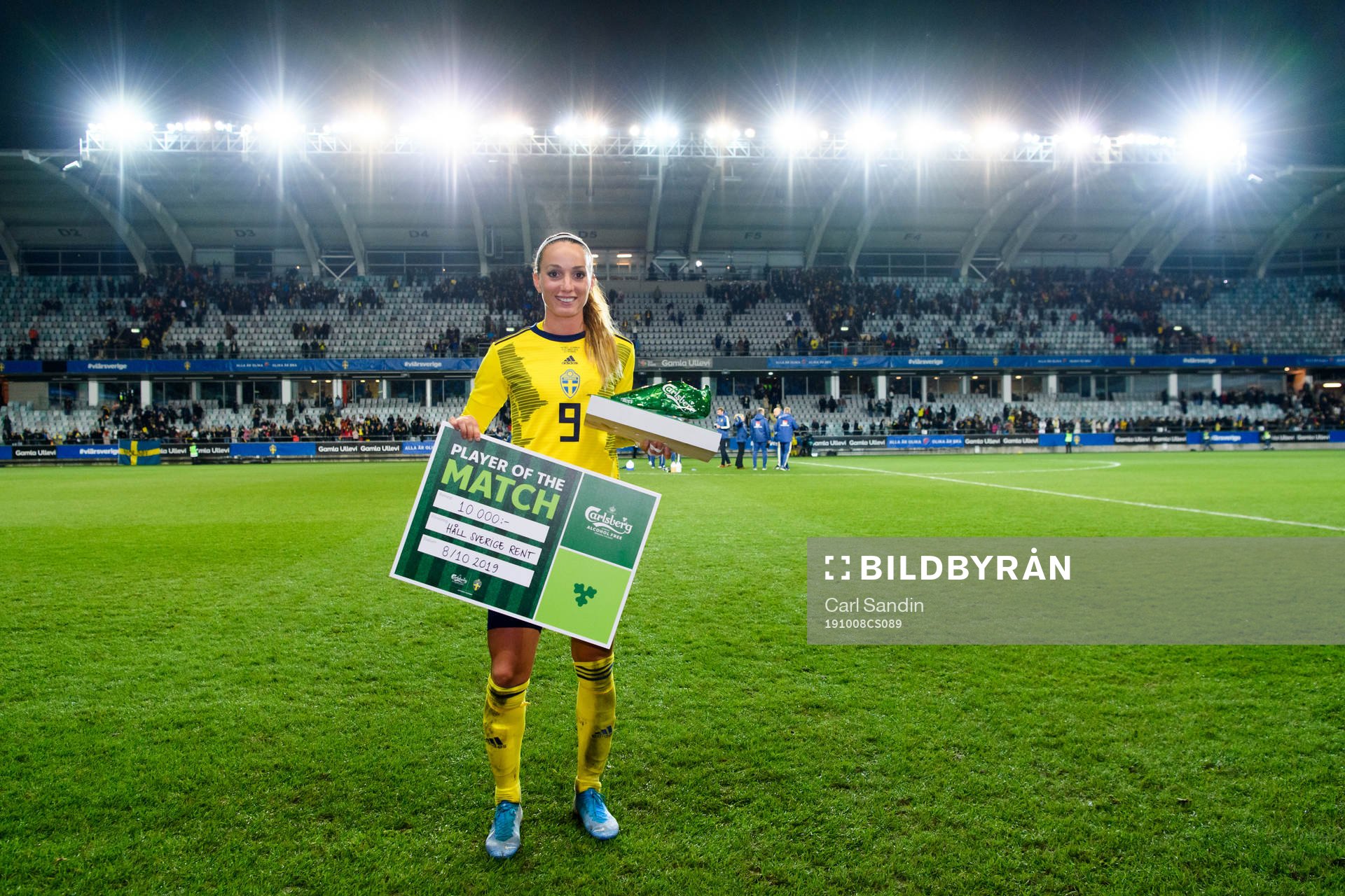 Kosovare Asllani of Sweden is awarded ”Player of the