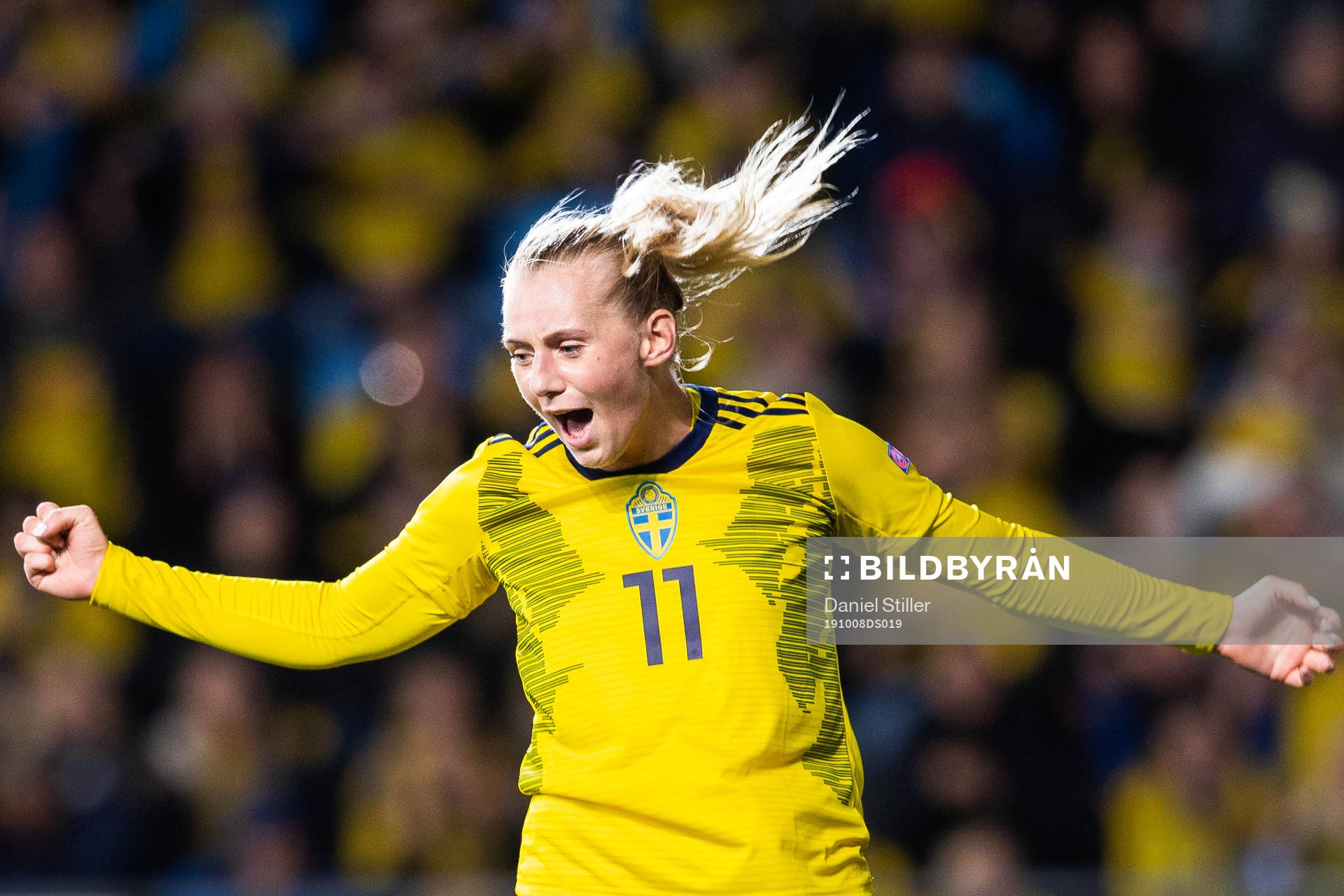 Stina Blackstenius of Sweden celebrates scoring 6-0