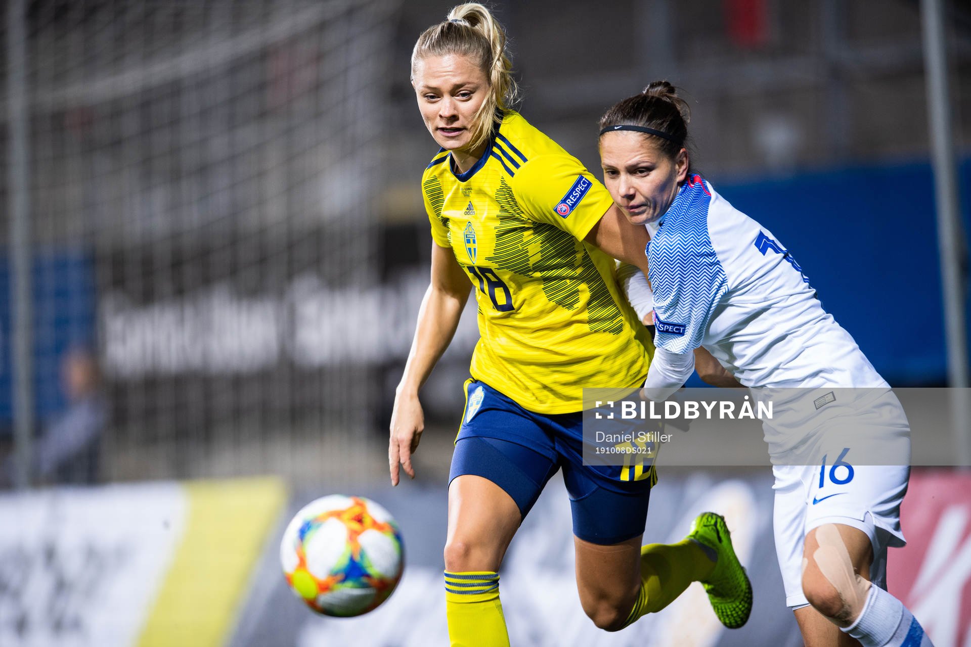 Fridolina Rolfö of Sweden and Diana Bartovicova of