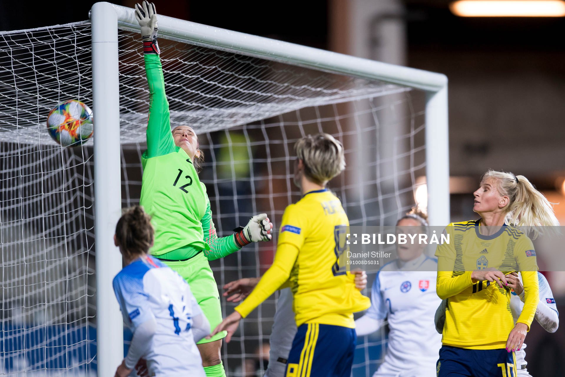 Lina Hurtig and Sofia Jakobsson sees Kosovare Asllani of