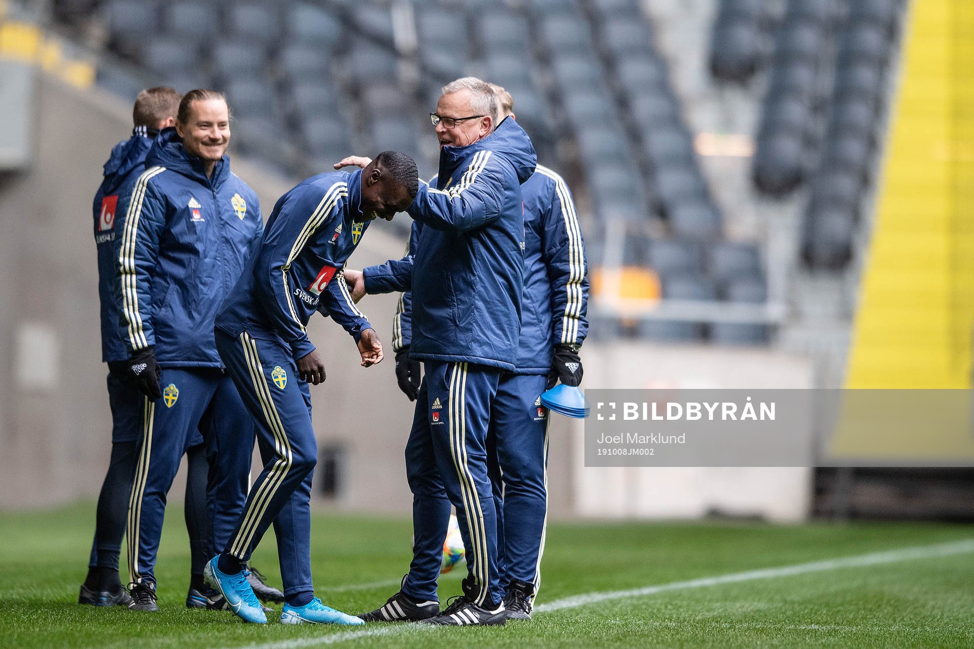 Ken Sema and head coach Janne Andersson of the Swedish