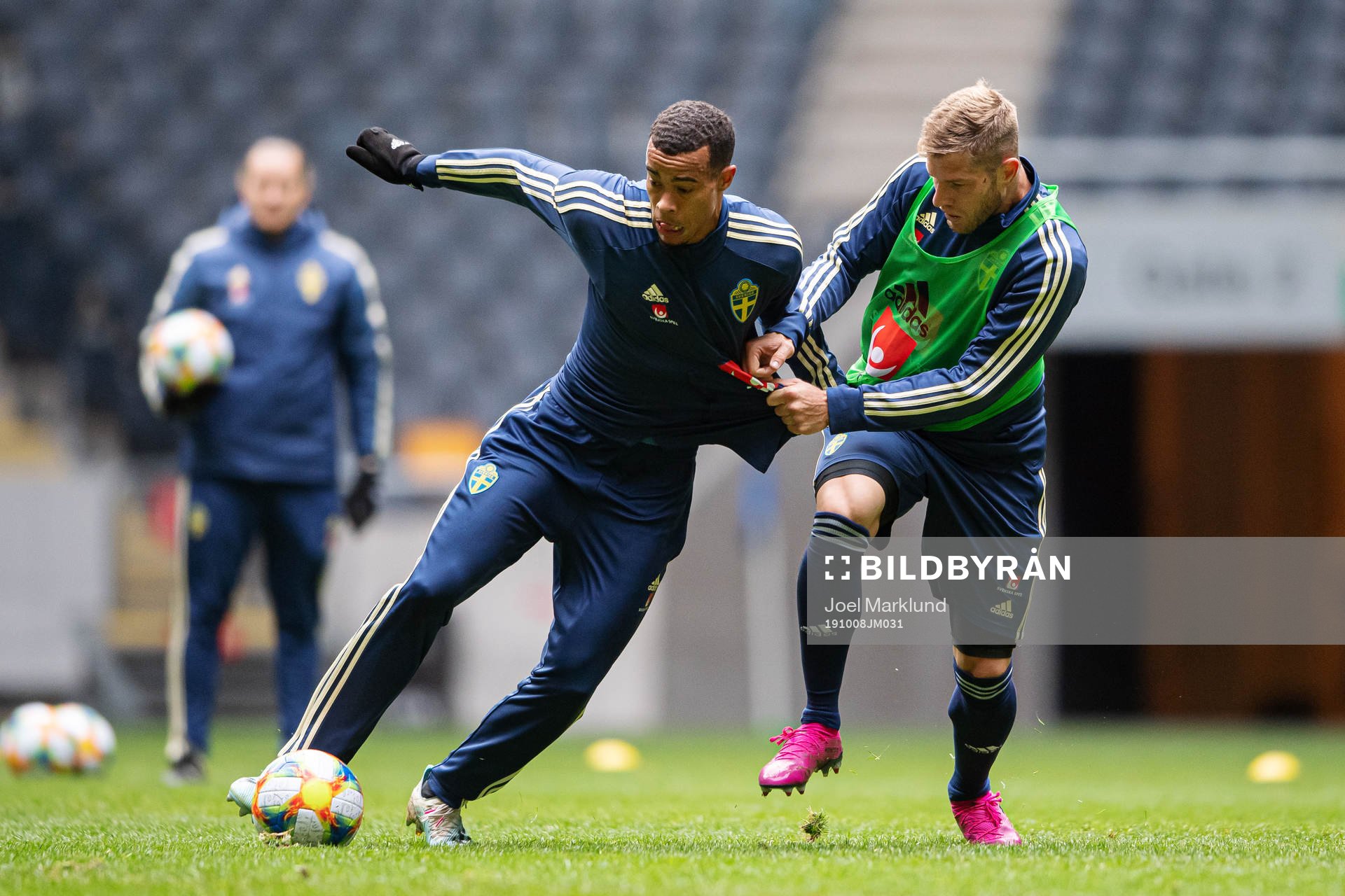 Robin Quaison and Riccardo Gagliolo of the Swedish national
