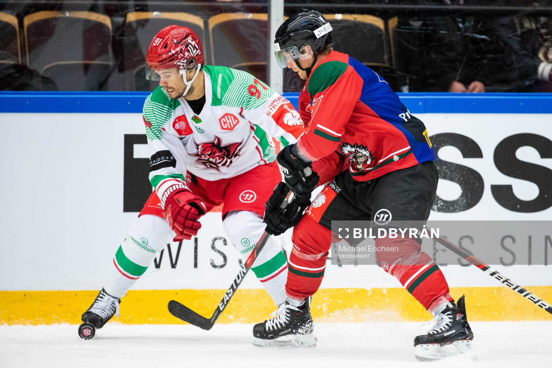 Ryan Lasch of Frölunda and Bryce Reddick of Cardiff