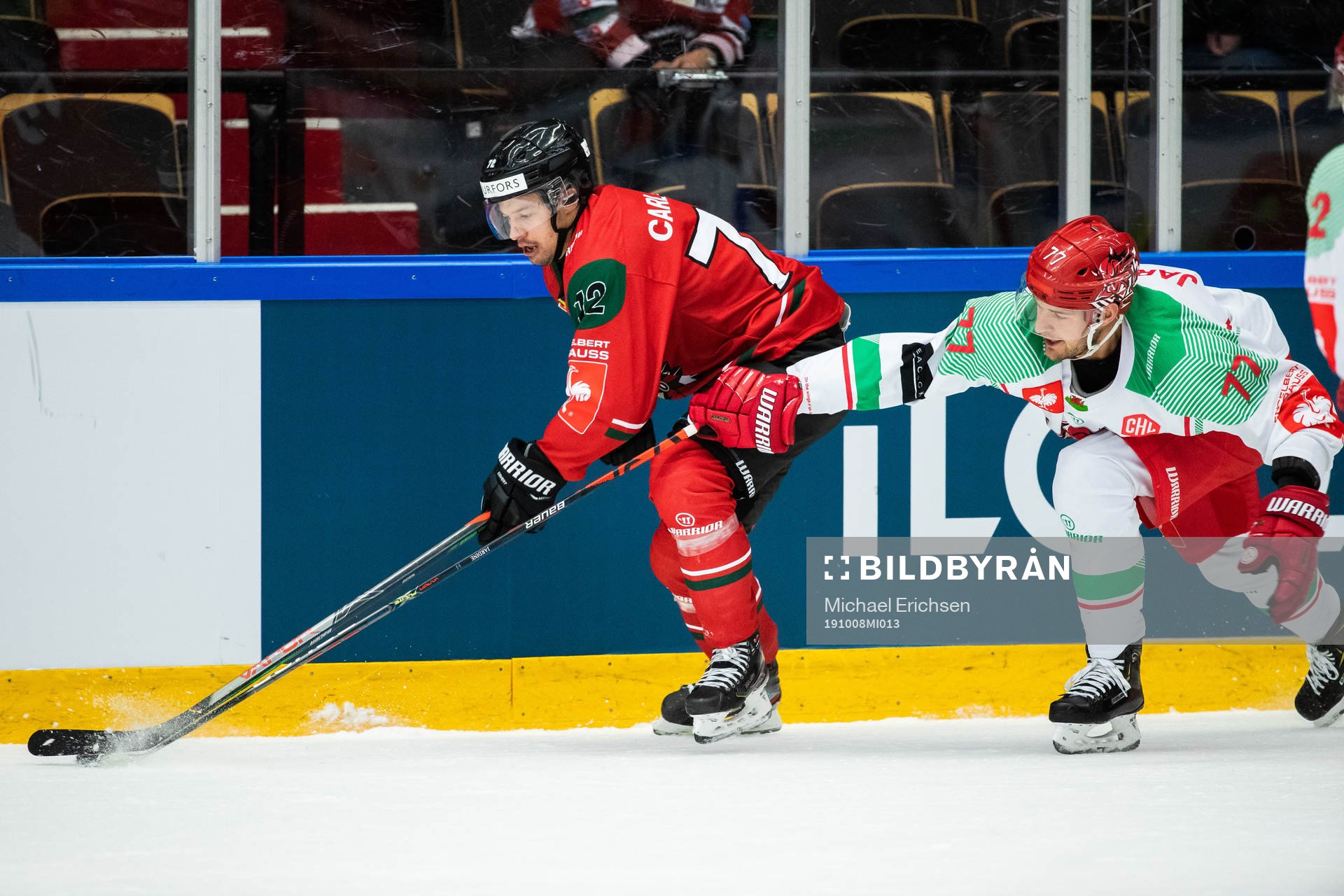 Patrik Carlsson of Frölunda and Sam Jardine of Cardiff