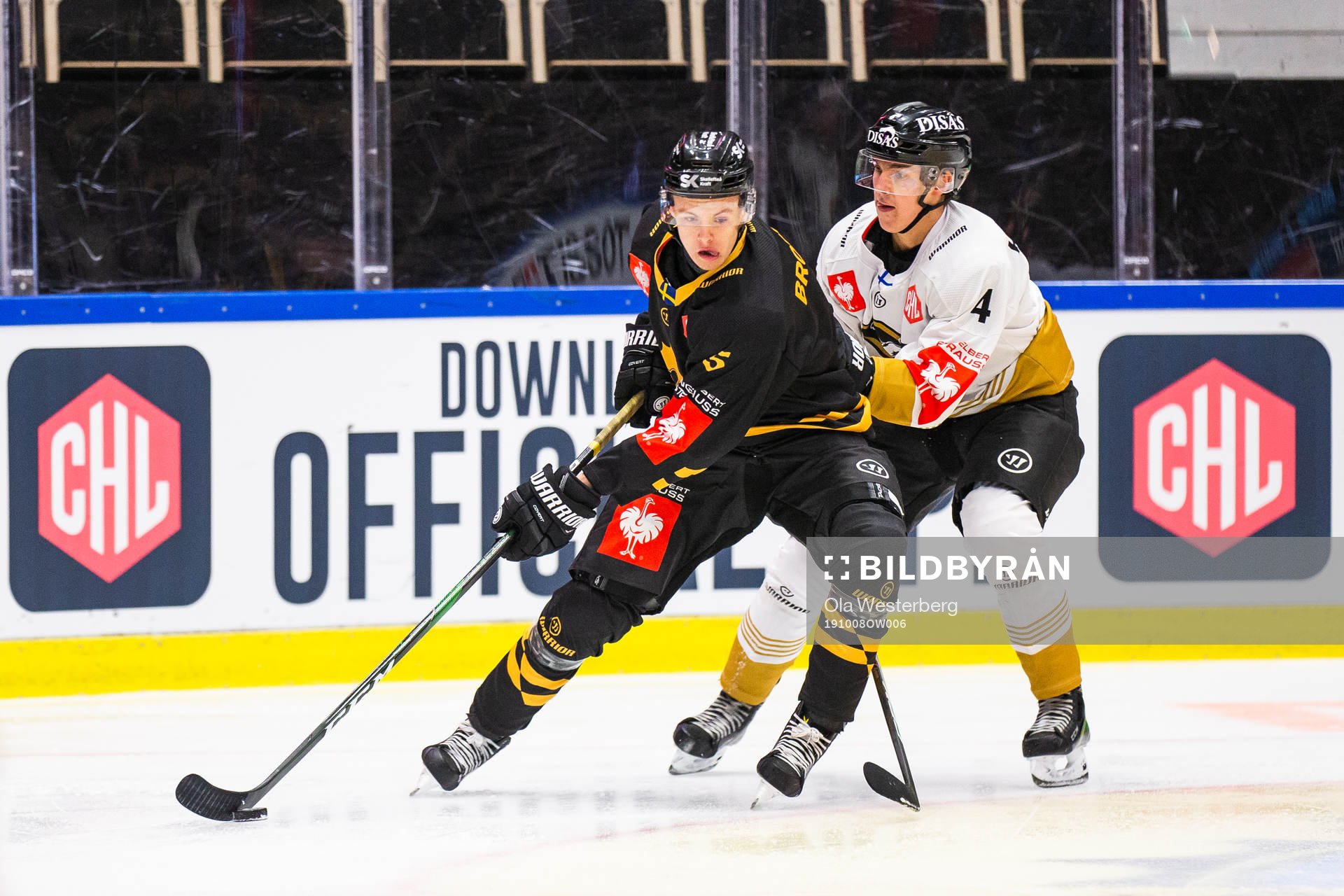 Philip Broberg of Skellefteå and Jonah Huttula of Kärpät