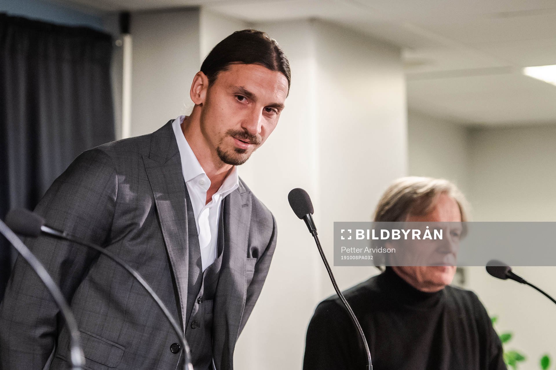 Zlatan Ibrahimovic and Peter Linde, artist, at a press