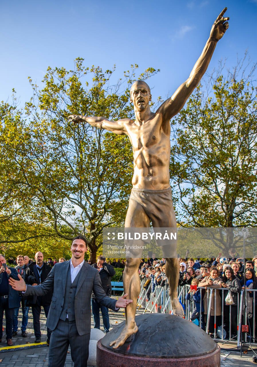 Zlatan Ibrahimovic pose besides his statue