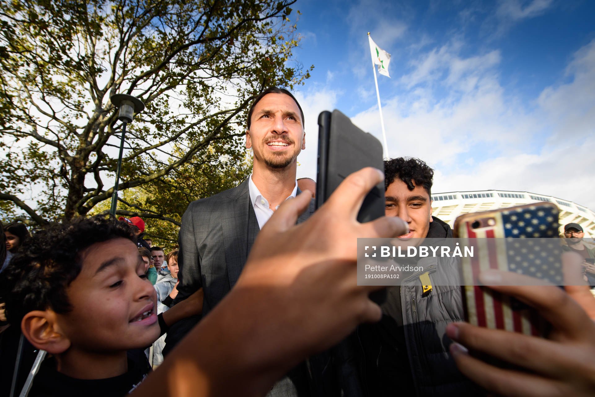 Zlatan Ibrahimovic takes selfies with young supporters