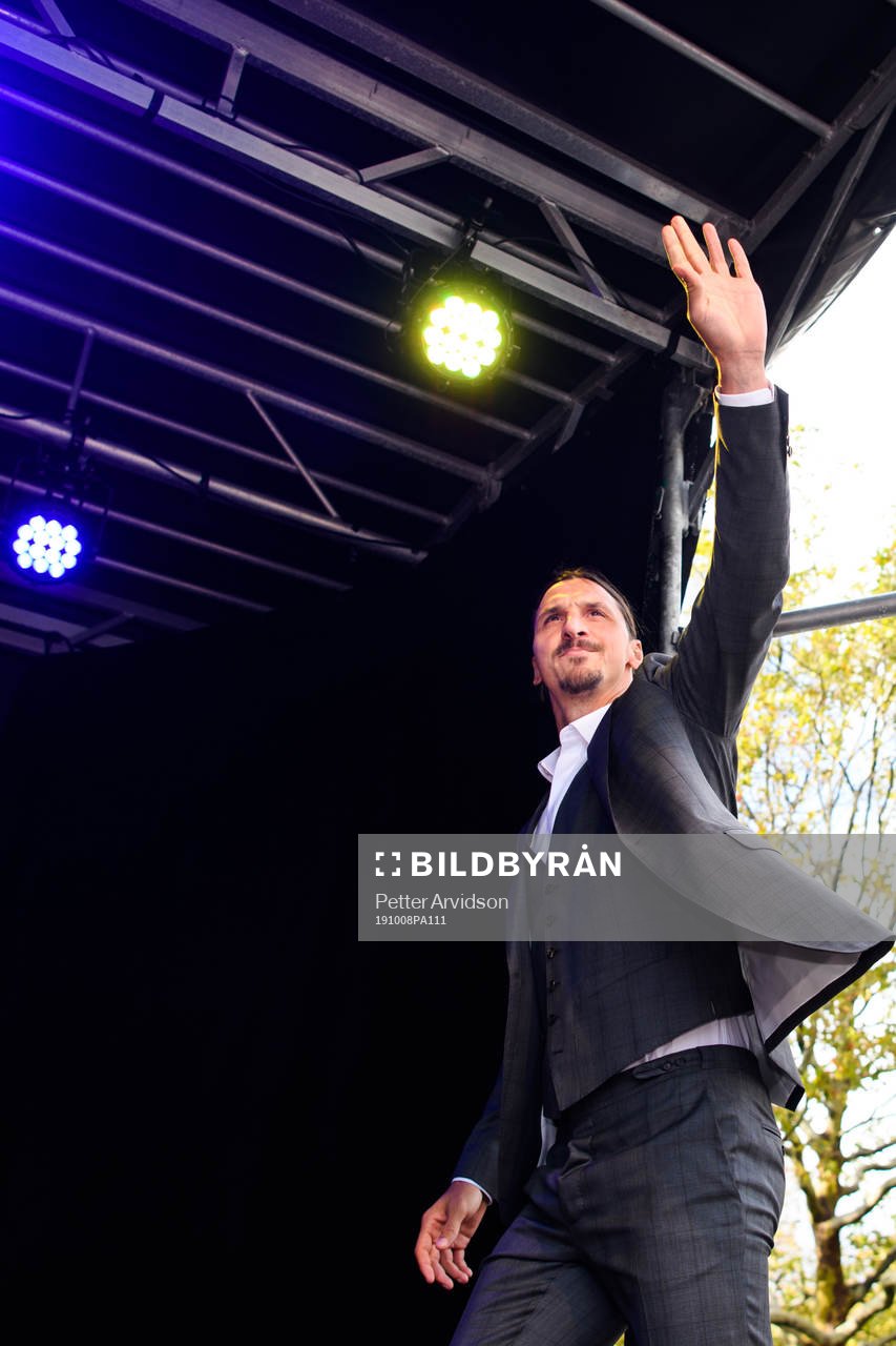 Zlatan Ibrahimovic arrives at the revealing ceremony of his