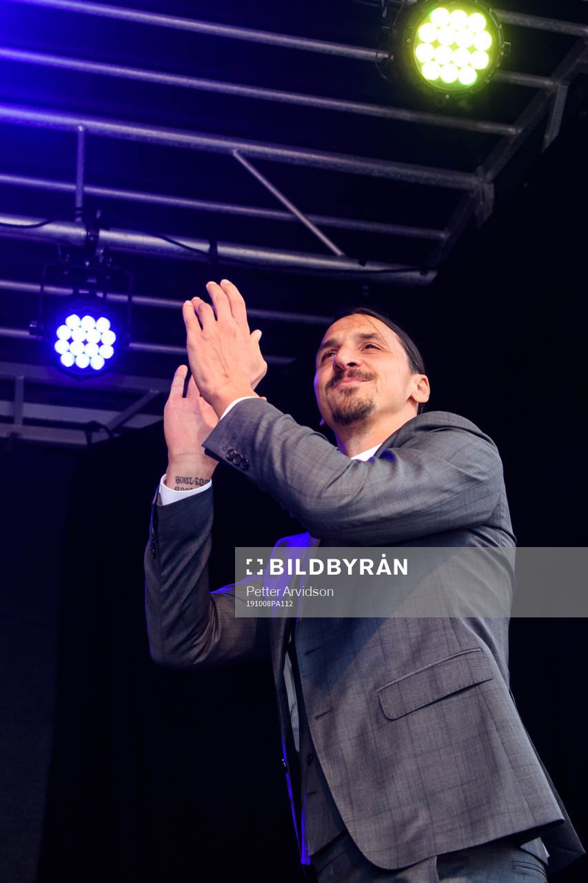 Zlatan Ibrahimovic arrives at the revealing ceremony of his
