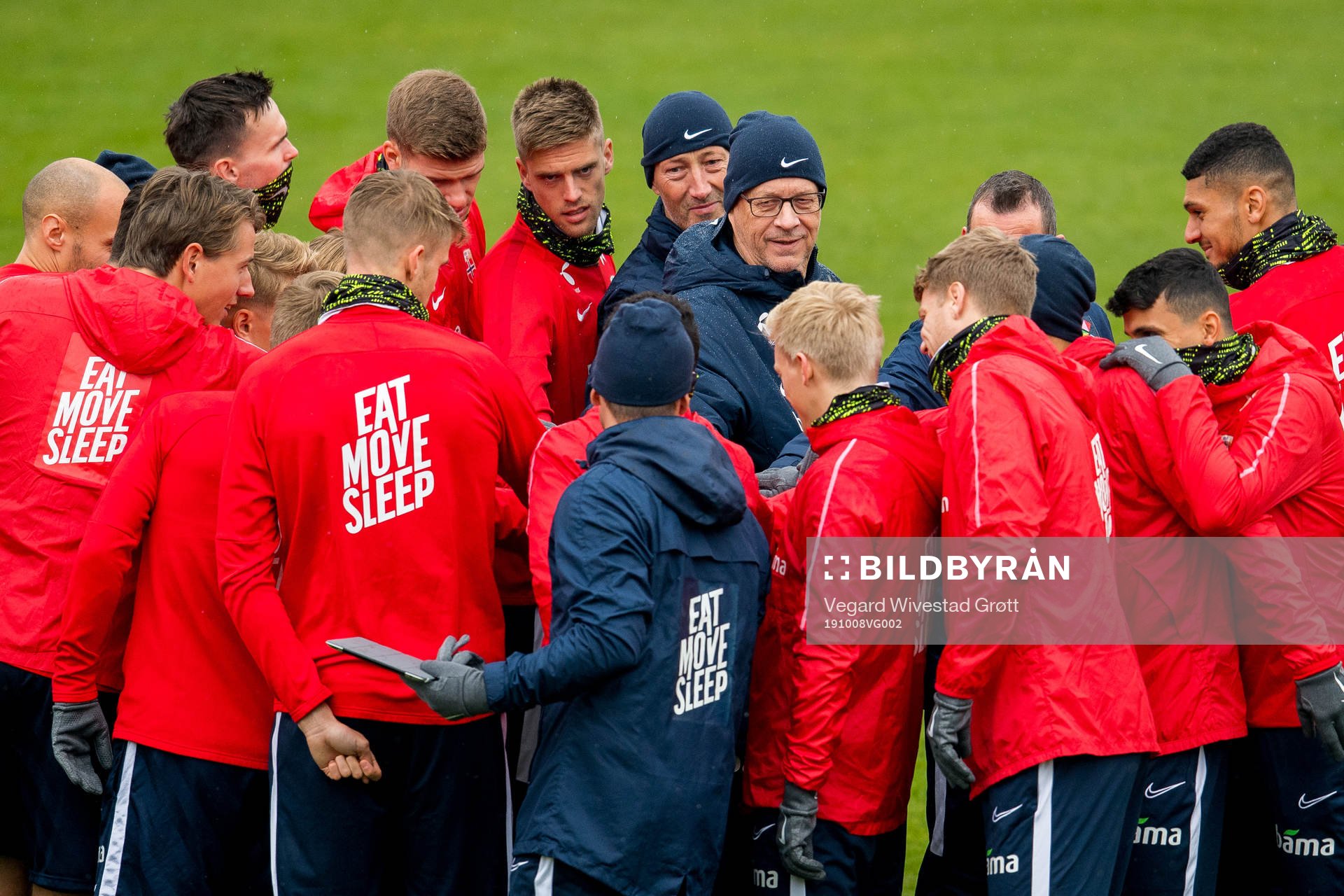 Lars Lagerbäck, head coach of Norway, gathers the team in a circle during a training session on October 8, 2019 in Lillestrøm.