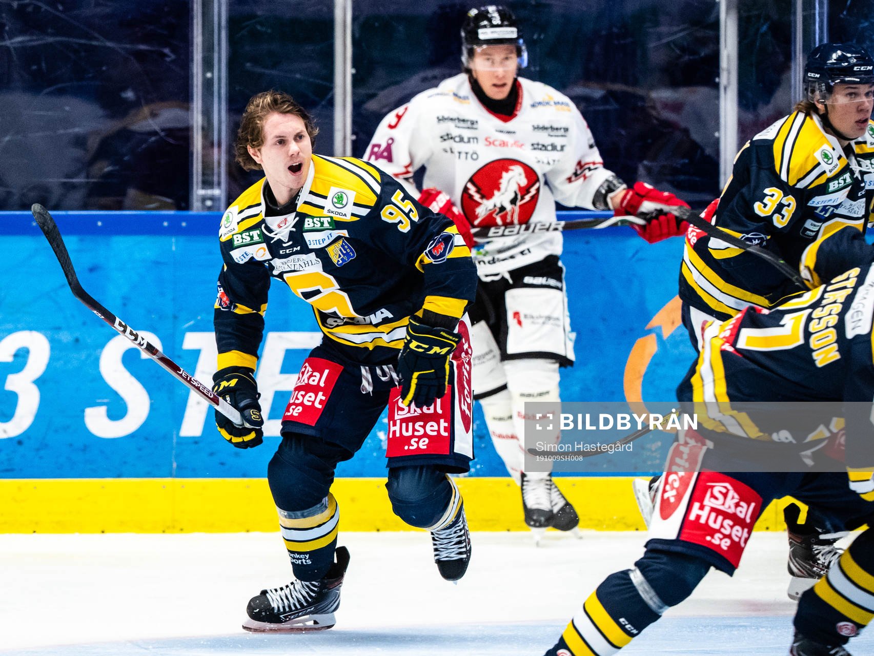 Södertäljes Nick Olesen reagerar