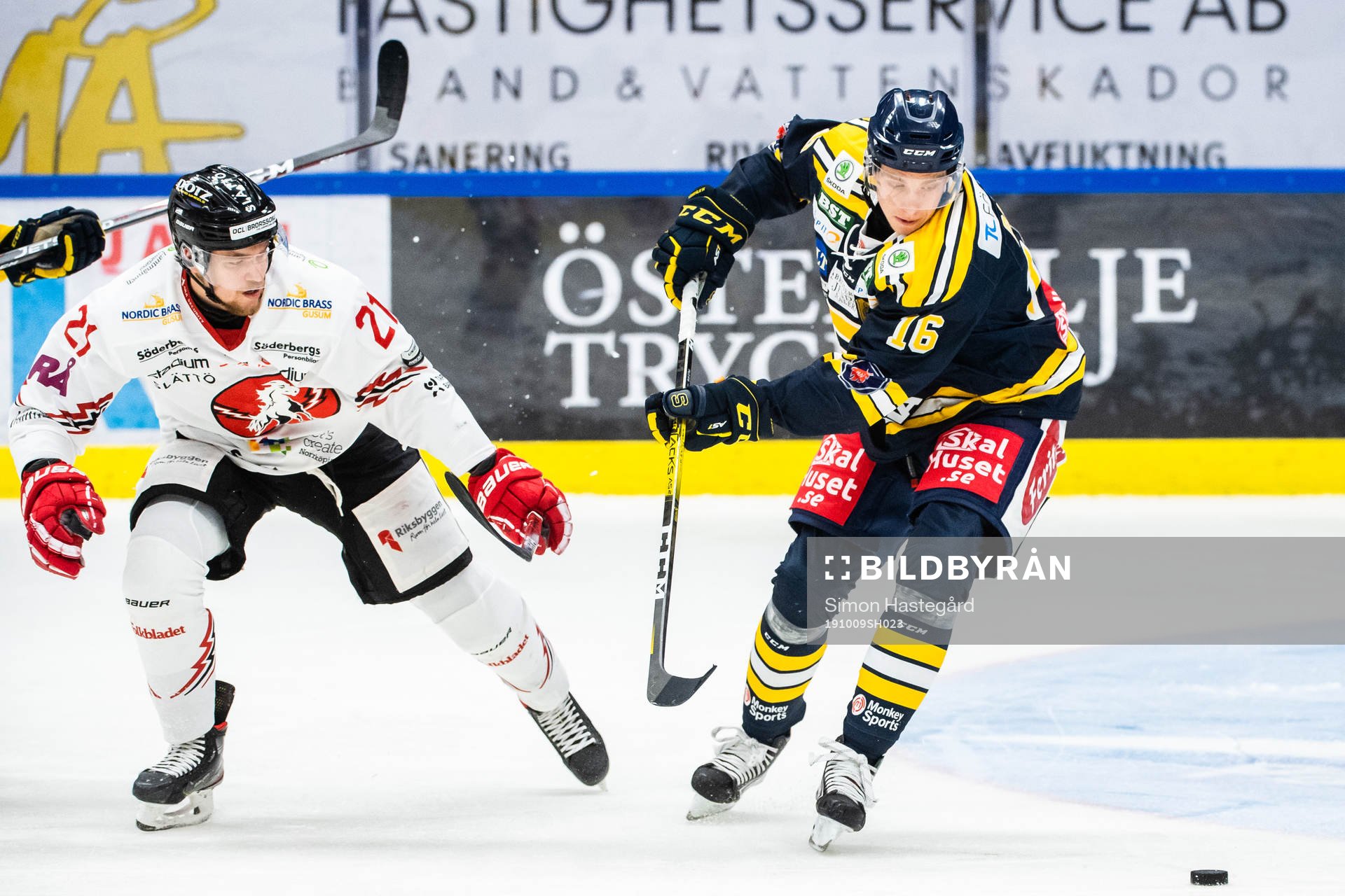 Vita Hästens Kevin Elgestål och Södertäljes Filip Pilö