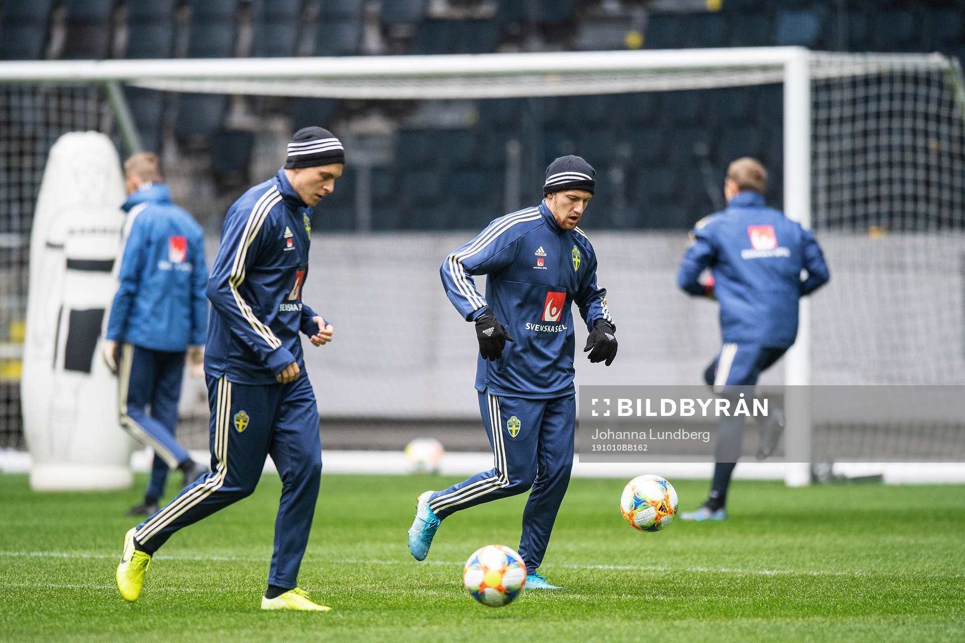 Victor Nilsson Lindelöf and Emil Forsberg of the Swedish