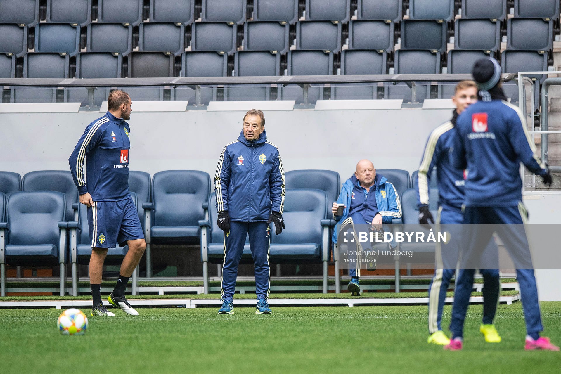Andreas Granqvist and scout Tom Prahl of the Swedish