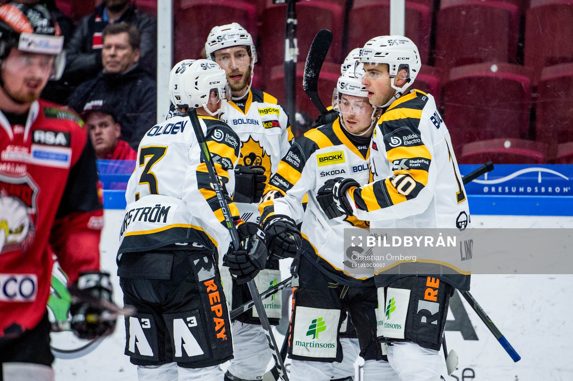 Skellefteås Joakim Lindström kramar om Jesper Frödén