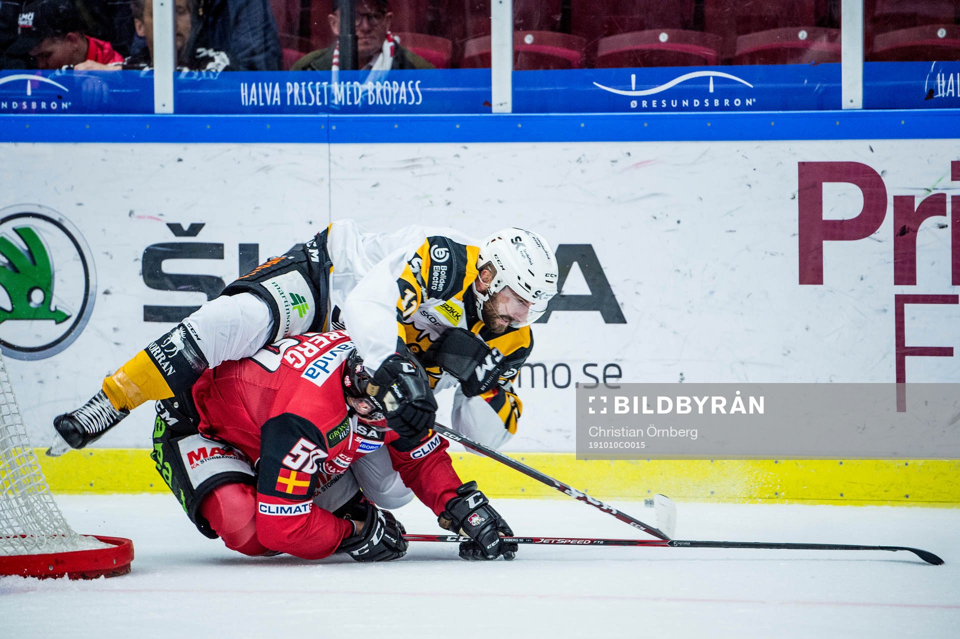 Malmö Redhawks Tobias Ekberg och Skellefteås Tom Pyatt  i