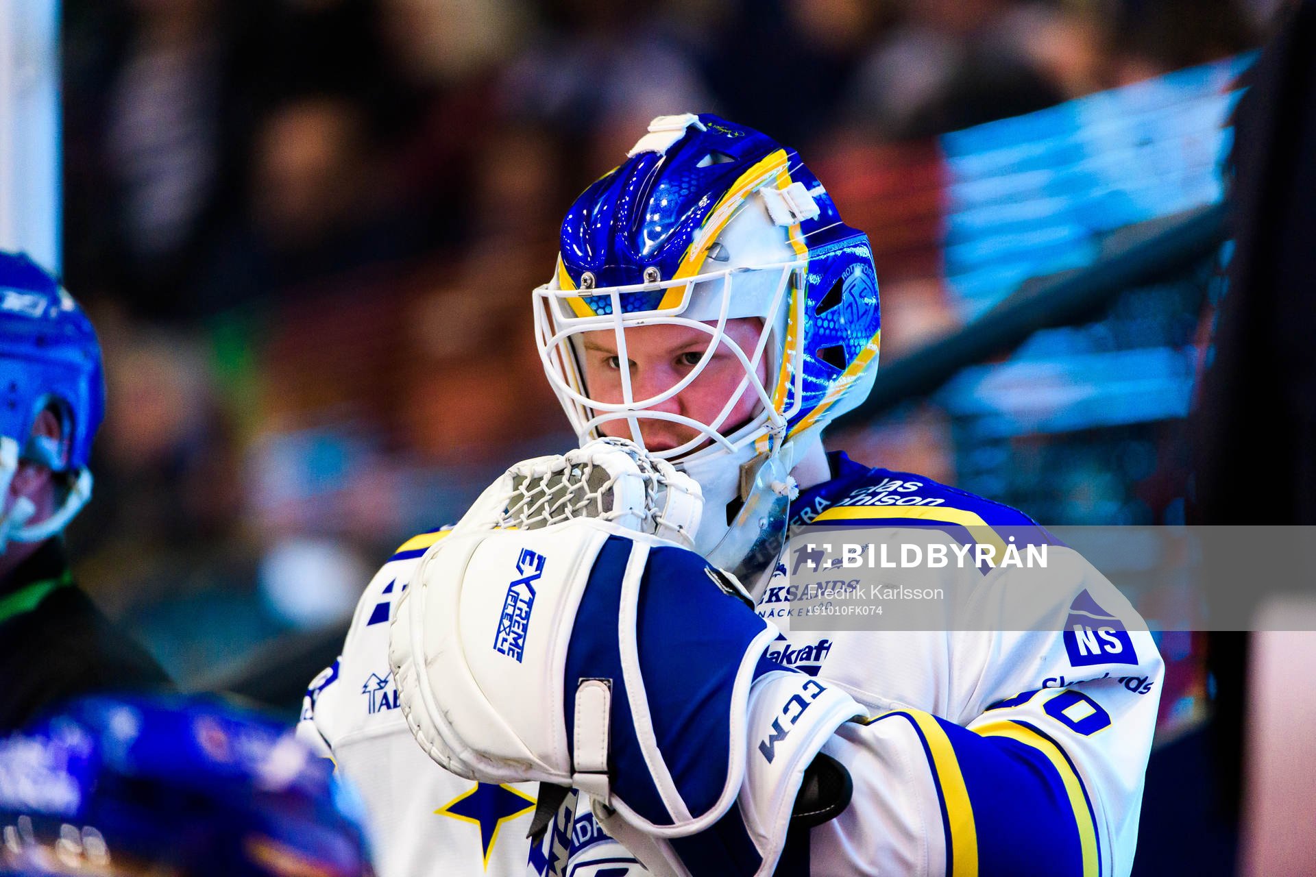 Leksands målvakt Janne Juvonen deppar i båset