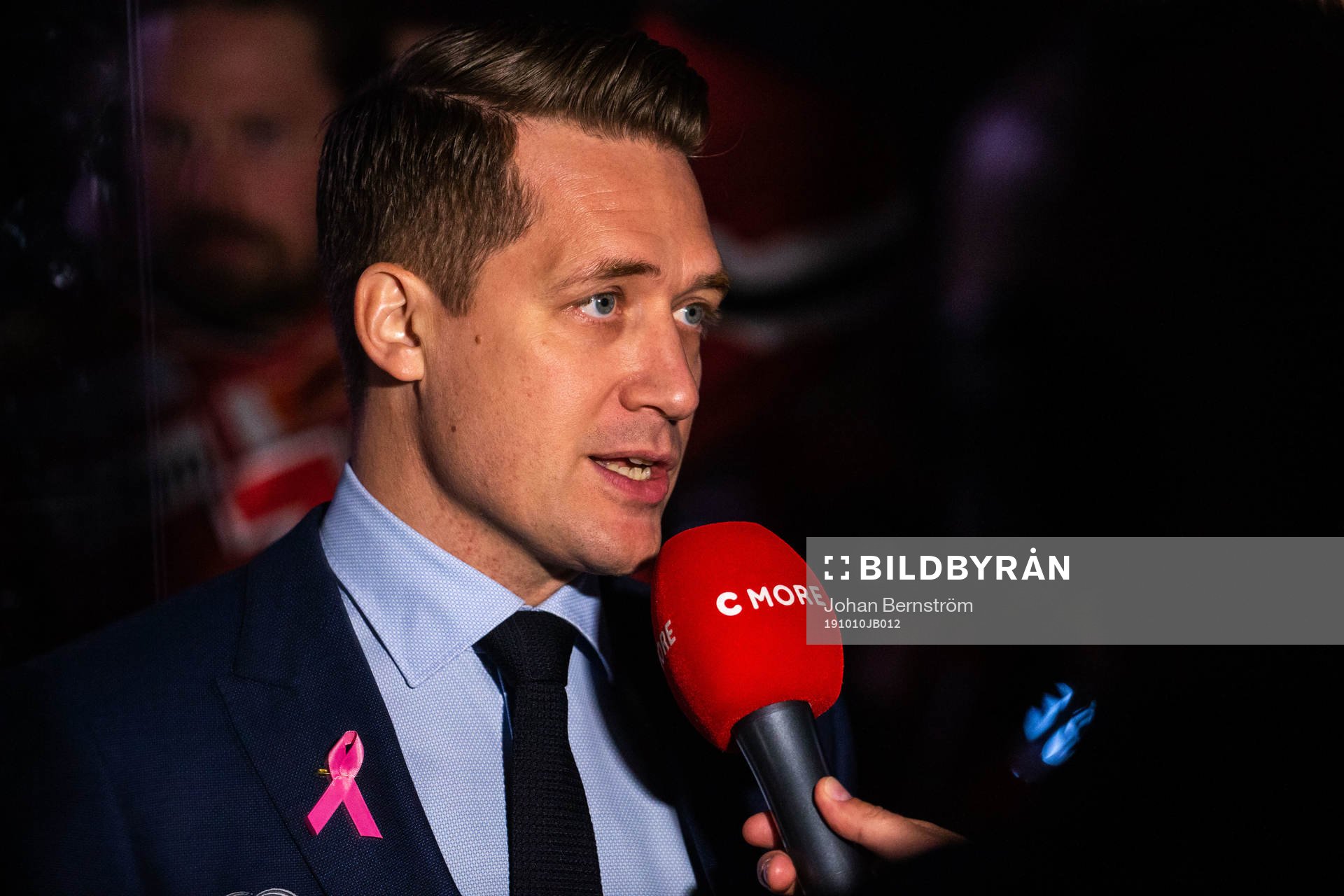 Växjös tränare Sam Hallam blir intervjuad av Cmore